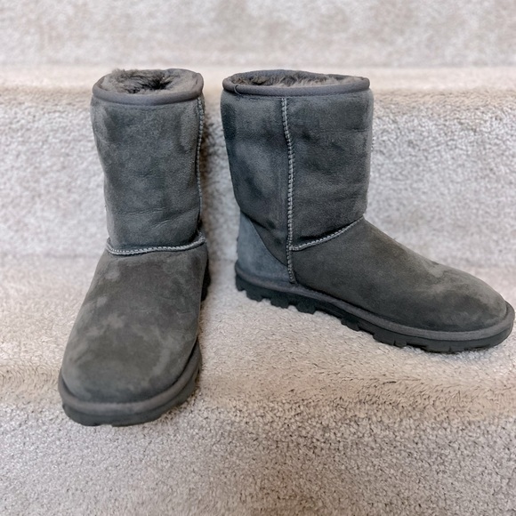 Grey Ugg Classic Short - Picture 1 of 5